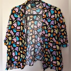 Smiley face graphic half top. Size: Large